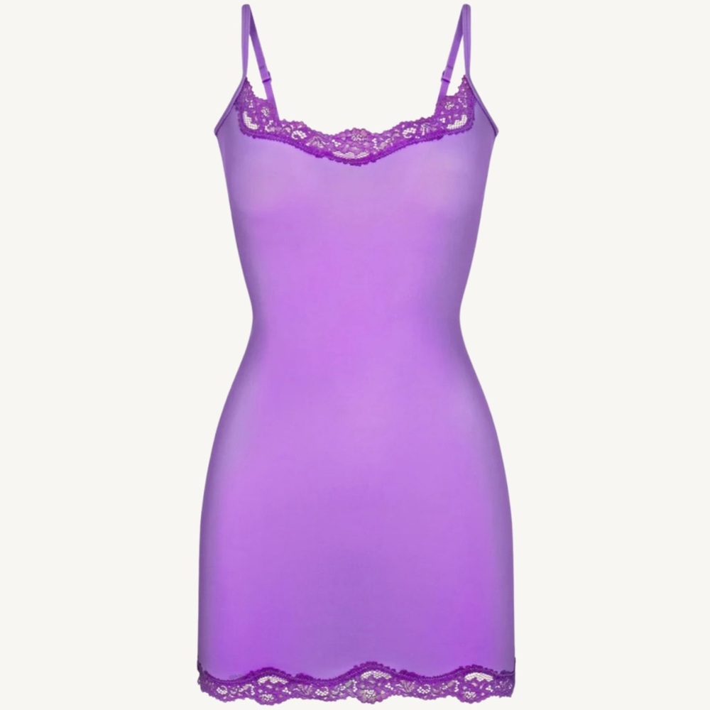 NWT!🚨‼️🔔SKIMS fits everybody lace slip dress ultra violet tonal
